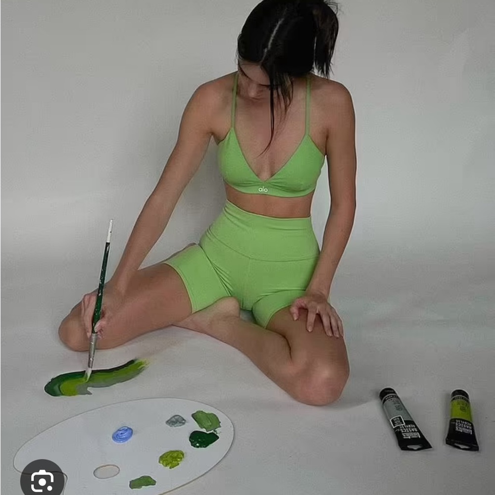 Alo yoga lime green splendor bra and shorts set kendall jenner (Sm/Lg)